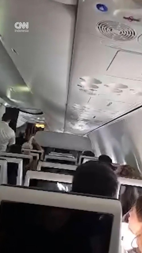 thumbnail video pesawat flydubai panik