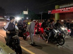 Hari Pertama Tilang Manual di Surabaya Ratusan Motor Diangkut