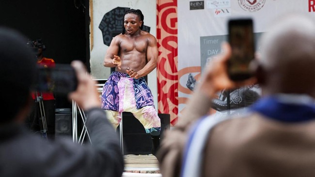 Upaya Penari Nigeria Pecahkan Rekor 168 Jam Menari Tanpa Henti