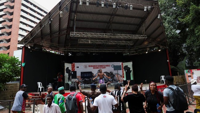 Upaya Penari Nigeria Pecahkan Rekor 168 Jam Menari Tanpa Henti
