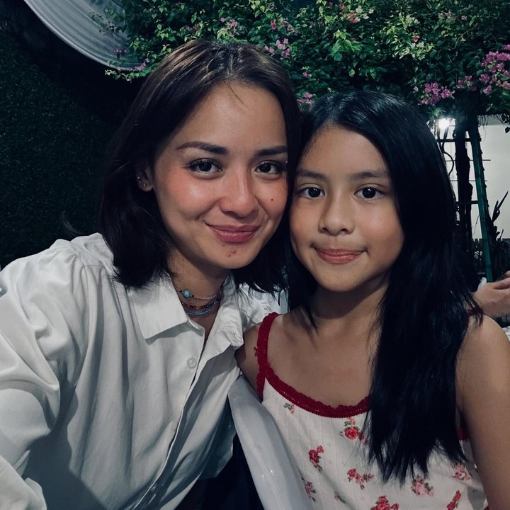 <p>Artis Joanna Alexandra memiliki empat anak dari pernikahannya dengan mendiang Raditya Oloan. Anak ketiga Joanna, Zoey Havilah Salajena Panggabean, baru-baru ini merayakan ulang tahun ke-9. Zoey lahir pada 29 September 2015, Bunda. (Foto: Instagram @joannaalexandra)</p>