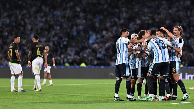 Soccer Football - International Friendly - Argentina v Bolivia - Estadio Mario Alberto Kempes, Cordoba, Argentina - September 30, 2026 Argentina's Cristian Romero celebrates scoring their third goal with teammates REUTERS/Rodrigo Valle