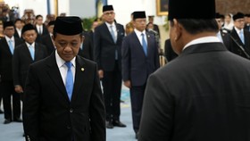 Bahlil Lahadalia sebagai Menteri Koordinator Bidang Hilirisasi dan Transisi Energi merangkap Menteri ESDM.