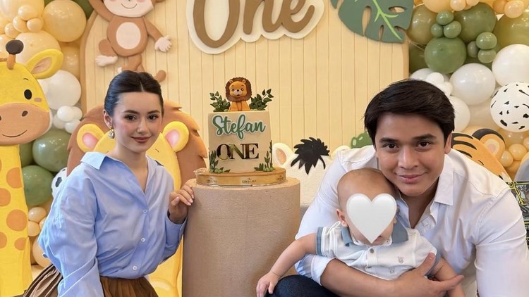 Billy Syahputra Asyik Makan Sate hingga Cicip Makanan Belarus bareng Istri