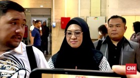 Bupati Gowa Sitti Husniah Talenrang diperiksa sebagai tersangka kasus pemerasan dan TPPU. Ia menghadapi empat tuduhan pemerasan terkait izin dan CSR.