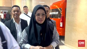 Bupati Gowa, Sitti Husniah Talenrang hadir memenuhi panggilan pemeriksaan sebagai tersangka dalam kasus pemerasan dan tindak pidana pencucian uang (TPPU) di Bareskrim Polri, Kamis (1/10).