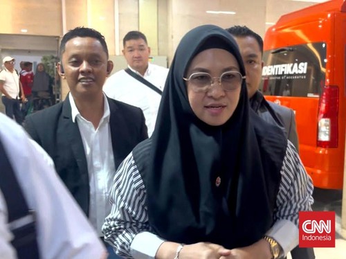 Bupati Gowa, Sitti Husniah Talenrang hadir memenuhi panggilan pemeriksaan sebagai tersangka dalam kasus pemerasan dan tindak pidana pencucian uang (TPPU) di Bareskrim Polri, Kamis (1/10).