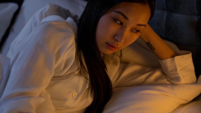Hal yang Bikin Orang dengan IQ Tinggi Overthinking di Malam Hari Menurut Psikologi