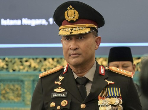 Kapolri Suyudi Ario Seto ungkap identitas pemilik kapal penyelundup 1 ton narkoba jenis ketamin, terdaftar atas nama Makmur Marine Petroleum dari Malaysia.