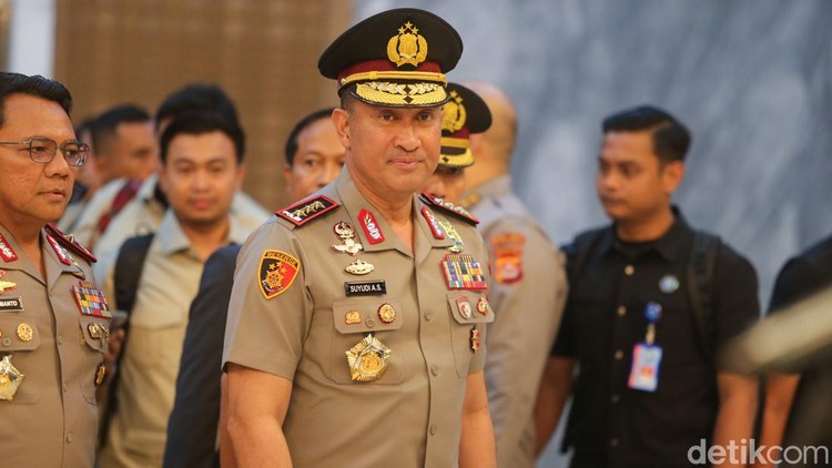 Presiden Prabowo Subianto dijadwalkan melantik Komjen Suyudi Ario Seto sebagai Kapolri menggantikan Jenderal Listyo Sigit Prabowo pada Kamis &lpar;1&sol;10&sol;2026&rpar; siang&period;