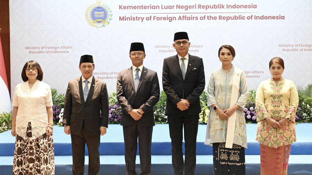 Sugiono Lantik 3 Pejabat Kemlu sebelum Direshuffle Jadi Menko PMK