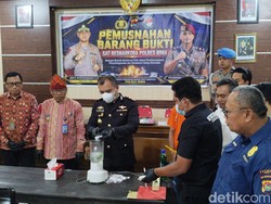 Polres Bima Blender 138,35 Gram Sabu dari Lima Tersangka