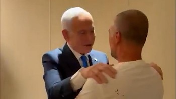 Netanyahu Bertemu Dengan Pria Pemberani di Pesawat Flydubai