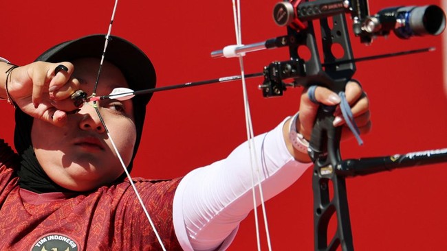 Asian Games - Aichi-Nagoya 2026 - Archery - Okazaki Central Park Multipurpose Square, Okazaki, Japan - October 1, 2026  Indonesia's Nurisa Dian Ashrifah in action during her compound women's individual gold match against Philippines' Amaya Amparo Coj