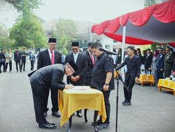 Bupati Reynaldy Lantik Rona Mairansyah Jadi Sekda Baru Subang