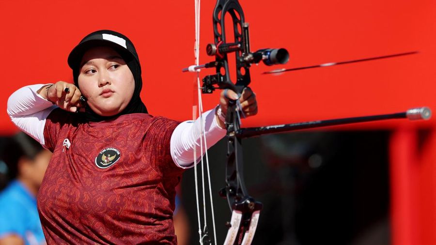 Pemain Indonesia Nurisa Dian Ashrifah beraksi saat menghadapi pemain India Chikitha Taniparthi pada perempat final nomor individu compound putri panahan Asian Games Aichi-Nagoya 2026, di Okazaki Central Park Multipurpose Square, Okazaki, Jepang, (1/10/2026). Pemain Indonesia Nurisa Dian Ashrifah beraksi saat menghadapi pemain India Chikitha Taniparthi pada perempat final nomor individu compound putri panahan Asian Games Aichi-Nagoya 2026, di Okazaki Central Park Multipurpose Square, Okazaki, Jepang, (1/1