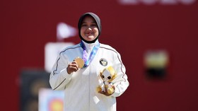 Asian Games - Aichi-Nagoya 2026 - Archery - Okazaki Central Park Multipurpose Square, Okazaki, Japan - October 1, 2026  Gold medallist Indonesia's Nurisa Dian Ashrifah celebrates on the podium during the Compound Women's Individual Victory Ceremony R
