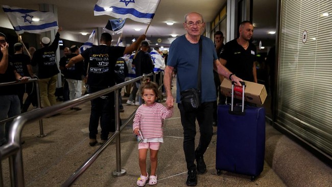 Penumpang Pesawat Flydubai yang Nyaris Dibajak Tiba di Israel