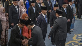 Presiden Prabowo melantik Nuzran Joher sebagai Ketua Ombudsman RI di tengah sorotan kasus hunian mewah di Lapas Cibinong.