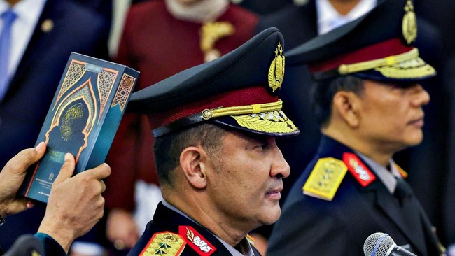 Indonesia's newly appointed National Police Chief Suyudi Ario Seto takes the oath during his inauguration at the State Palace in Jakarta, Indonesia, October 1, 2026. REUTERS/Ajeng Dinar Ulfiana