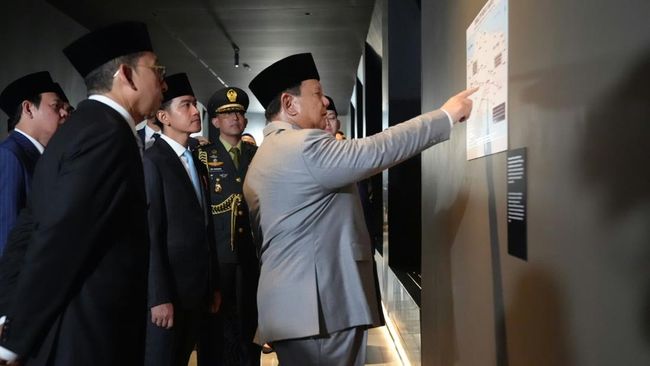 Presiden RI Prabowo Subianto meresmikan revitalisasi Museum Kesaktian Pancasila di kawasan Lubang Buaya, Jakarta Timur, Kamis (1/10). Wajah baru Museum Kesaktian Pancasila membuat edukasi sejarah bisa dilakukan melalui teknologi digitan dan imersif.