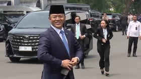 Menlu Sugiono dan Wamenlu Armanatha Nasir tiba di Istana Kepresidenan Jakarta, Kamis (1/10).
