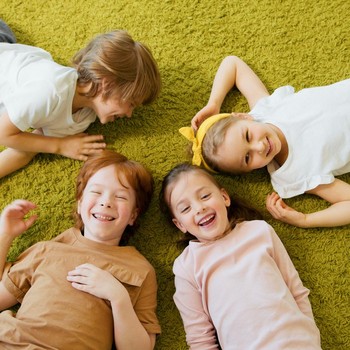 3 Tanda Anak Benar-Benar Bahagia Menurut Pakar