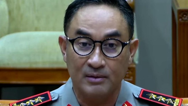 Calon Kapolri Komjen Suyudi memaparkan sembilan kegelisahan rakyat saat uji kelayakan di DPR. Ia menekankan pentingnya transparansi dan keadilan hukum.