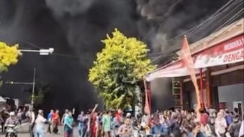 thumbnail video kebakaran trans home