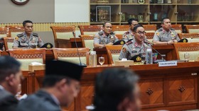 Calon Kepala Kepolisian Negara Republik Indonesia (Kapolri) Komisaris Jenderal Polisi Suyudi Ario Seto (kedua kanan) mengikuti uji kelayakan dan kepatutan di Komisi III DPR, Kompleks Parlemen, Senayan, Jakarta, Kamis (1/10/2026). Komisi III DPR mengg