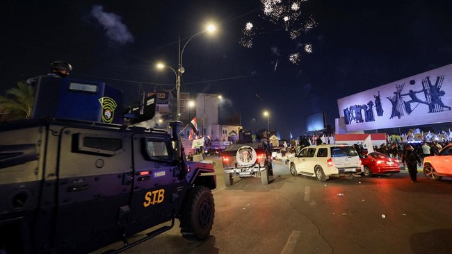 Members of the Iraqi security forces drive in a convoy through the city as people celebrate the withdrawal of US-led coalition forces from Iraq, ending a military presence that began after the 2003 US-led invasion in Baghdad, Iraq, September 30, 2026