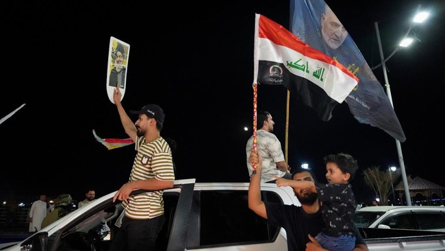 Supporters of a Shi'ite armed group celebrate the withdrawal of US-led coalition forces from Iraq, ending a military presence that began after the 2003 US-led invasion, in Basra, Iraq, September 30, 2026. REUTERS/Essam Al-Sudani