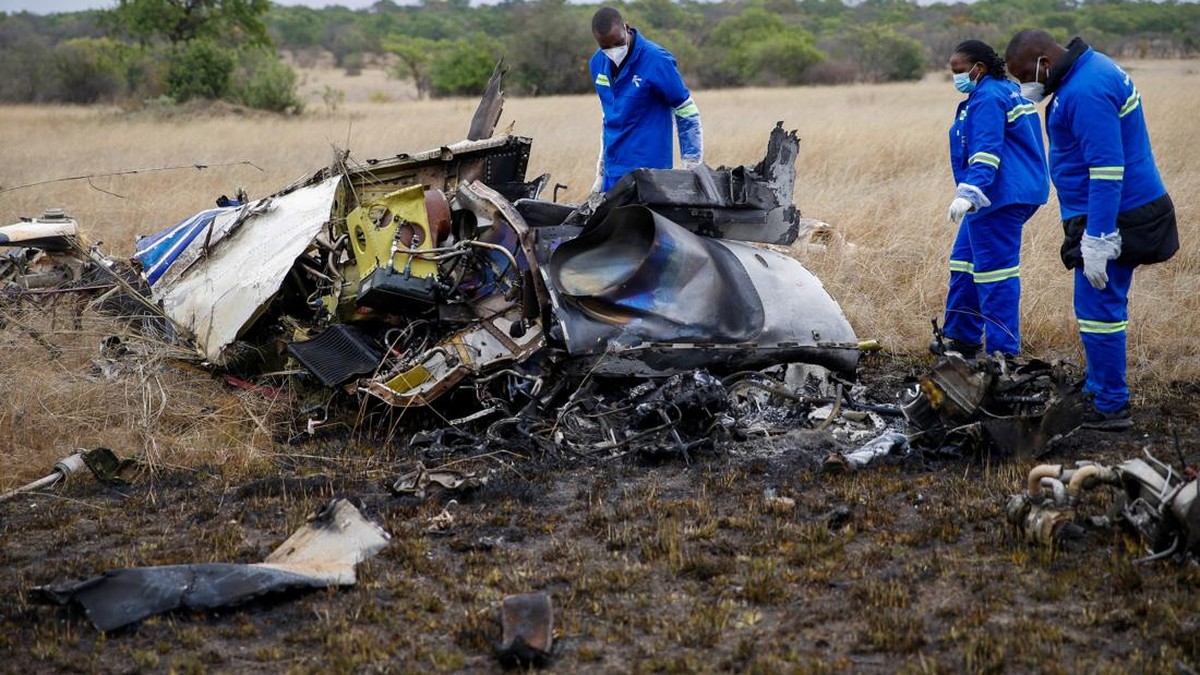 Helikopter Jatuh dan Hancur, Pengusaha Tajir dan Istri Tewas