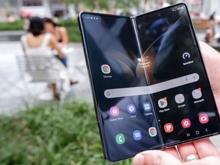 Mau Beli HP Lipat Generasi Lama? Cek 6 Hal Ini Sebelum Checkout