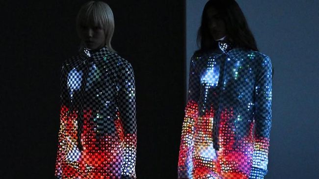 ANREALAGE Hadirkan Baju yang Bisa Berubah Warna