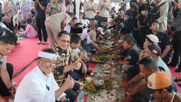 Mendagri Ngariung Sopir Truk Purwakarta, Luncurkan Program 500 Ribu Genteng