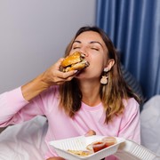Hati-Hati, 4 Camilan yang Pantang Dikonsumsi Sebelum Tidur 