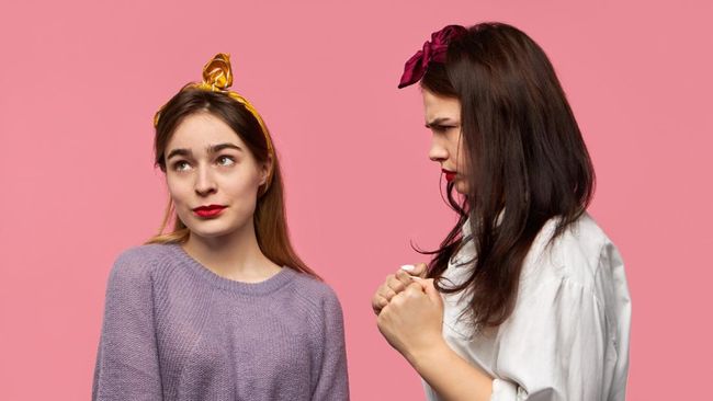 5 Cara Mengenali Orang Menyebalkan Dilihat dari Ucapannya