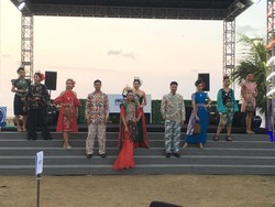 Putri Suastini Soroti Penenun Bali yang Kian Berkurang