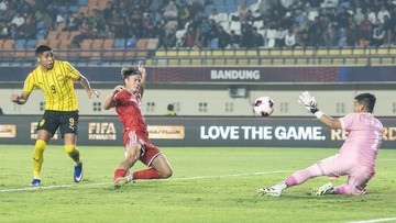 Berita Olahraga Terkini CNN Sport : Suporter Singapura Tak Terima Dibantai Malaysia, Cium Aroma Janggal