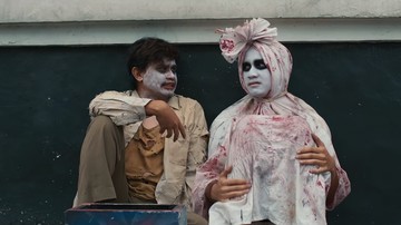 Sinopsis Conjurig, Healing dengan Jadi Pocong di Alun-alun Bandung