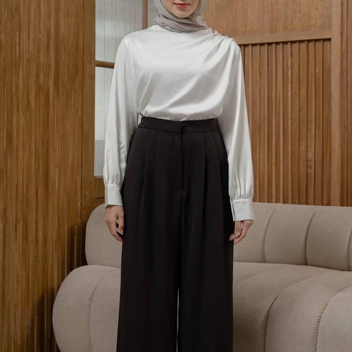 Get The Look: ide outfit bumil yang gemas dan simple ala Feby Putri