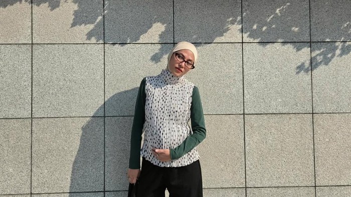 Get The Look: Ide Outfit Bumil yang Gemas dan Simple ala Feby Putri