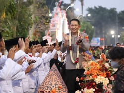 Ratusan Pesilat-Tukang Becak di Magetan Lepas AKBP Erik ke Mojokerto