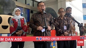 Gubernur DKI Jakarta Pramono Anung instruksikan adanya fasilitas percetakan Surat Izin Mengemudi (SIM), Surat Tanda Nomor Kendaraan (STNK), hingga Paspor, langsung di Mal Pelayanan Publik (MPP).