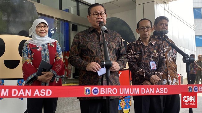 Gubernur DKI Jakarta Pramono Anung instruksikan adanya fasilitas percetakan Surat Izin Mengemudi (SIM), Surat Tanda Nomor Kendaraan (STNK), hingga Paspor, langsung di Mal Pelayanan Publik (MPP).