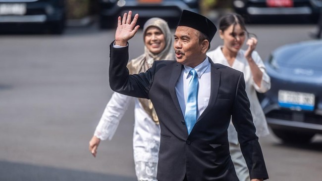 Badan Komunikasi Pemerintah (Bakom) kini dinahkodai Syahganda Nainggolan.