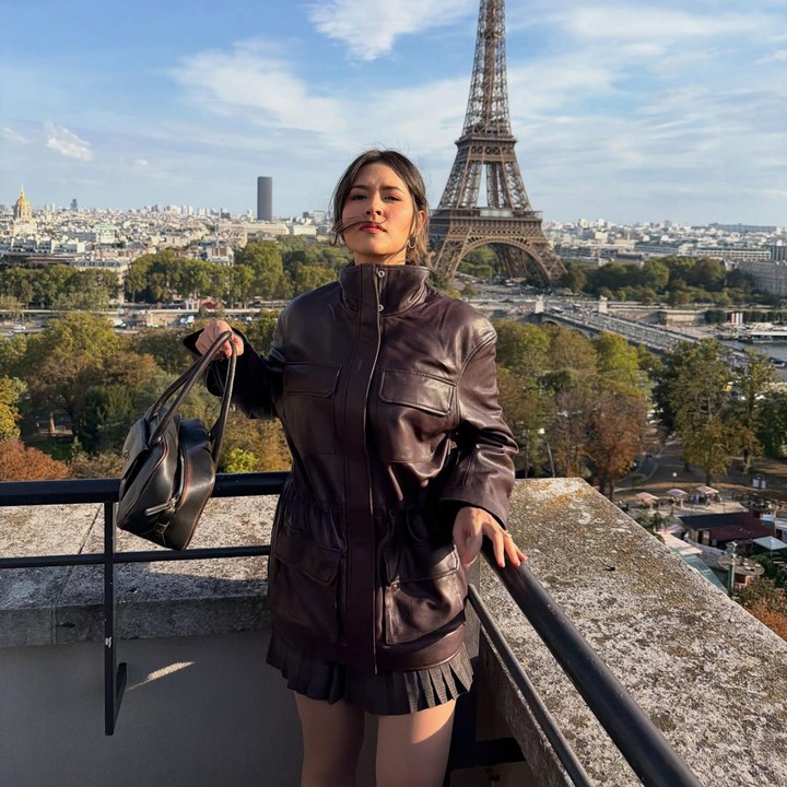 <p>Pelantun lagu <em>Kali Kedua</em> itu belum lama menjadi sorotan saat menghadiri Paris Fashion Week. Momen tersebut dibagikan langsung olehnya melalui beberapa foto dan video yang diunggah di akun Instagram pribadinya.&nbsp;(Foto: Instagram @raisa6690)</p>