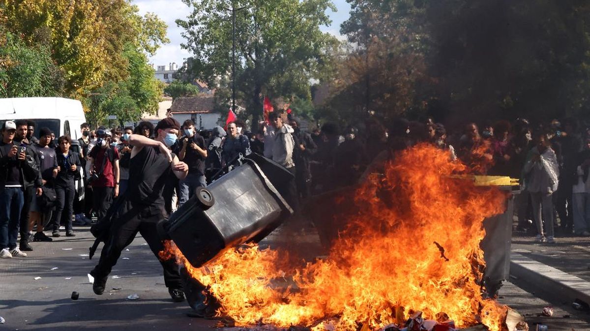 Chaos! Pelajar Demo Massal, Rusuh dengan Polisi-5.000 Orang Ditangkap