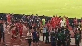 Momen Pemain Timnas Keliling SUGBK Rayakan Masuk Final